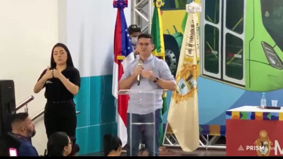 Prefeito de Manaus chama flutuantes do Tarumã de favela