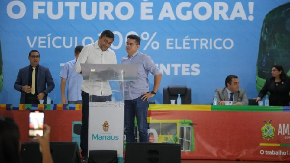 Em parceria com prefeito, governador repassa R$ 35 milhões para ônibus elétricos