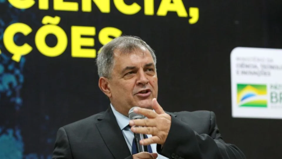 Ministro Paulo Alvim defende aumento no orçamento de bolsas de pesquisa