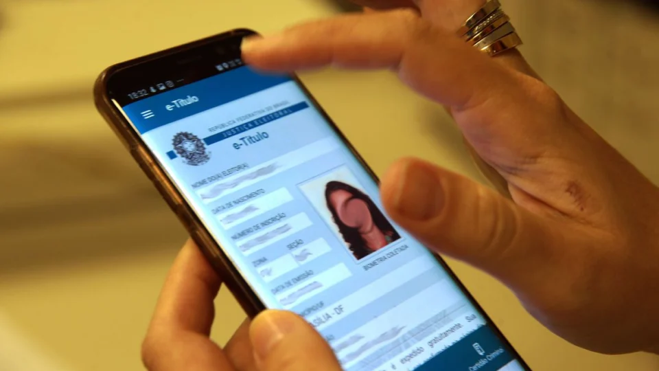 Eleitor tem até hoje para emitir, transferir e regularizar título de eleitor