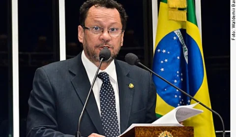 Ex-senador lança livro sobre a história da esquerda em Manaus