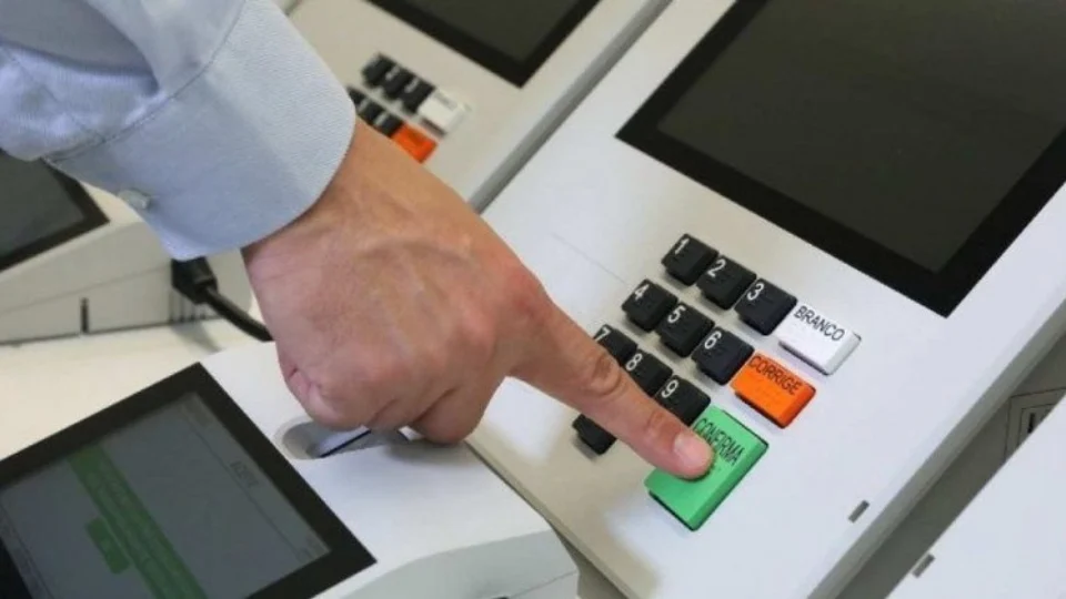 Voto em trânsito é opção para quem perdeu prazo para transferir título