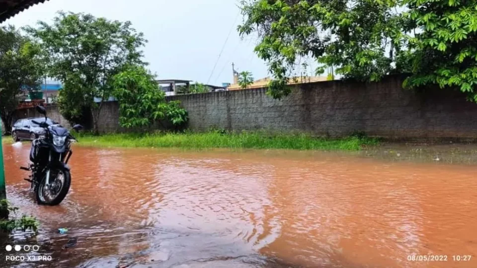 Governo anuncia repasse de recursos para auxiliar famílias afetadas após forte chuva em Itacoatiara
