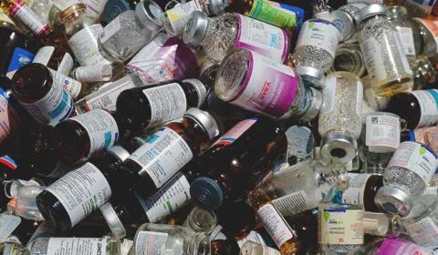 38,9 milhões de doses de vacinas vencidas e incineradas