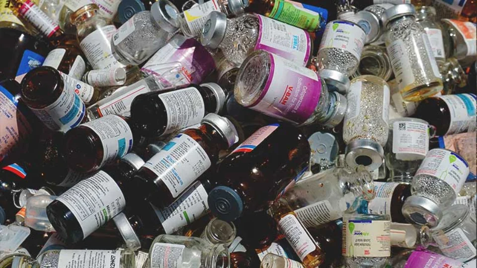 38,9 milhões de doses de vacinas vencidas e incineradas