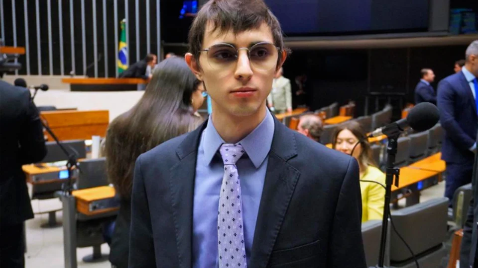 ‘Amom para mudar Manaus’: convite sobre pré-candidatura do deputado traz promessa de renovação