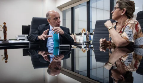 Nélia Caminha desobriga Érico Desterro a realizar julgamento sobre afastamento de Ari Moutinho