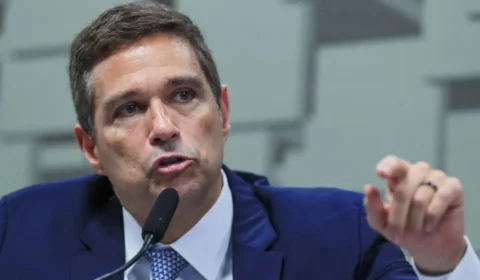 Governo deve tanto que pega o dinheiro do investimento para financiar dívida’, diz presidente do BC