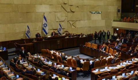 Parlamento de Israel aprova controverso projeto de lei que limita poderes da Suprema Corte