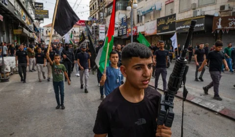 Guerra enfraquece Abbas e moradores da Cisjordânia já apoiam abertamente Hamas