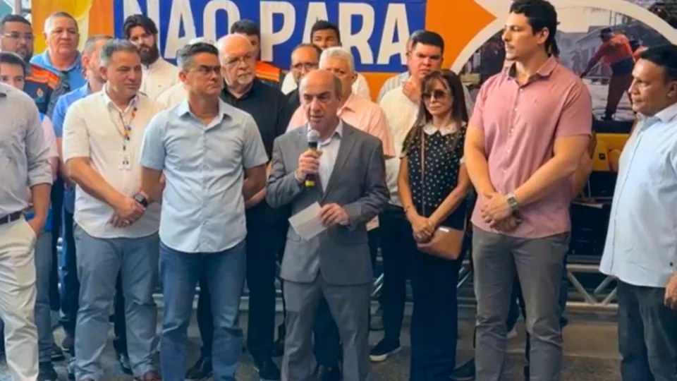 Inauguração de passarela por David tem ausência notável dos membros do TCE
