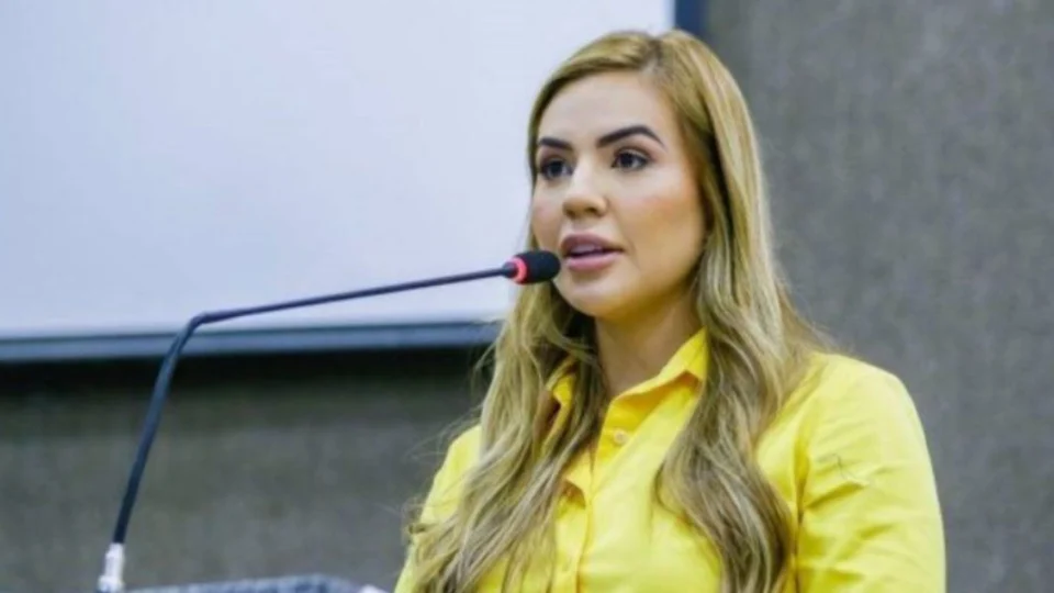 Débora tenta impedir que governo Lula obrigue vacinação de crianças do Amazonas