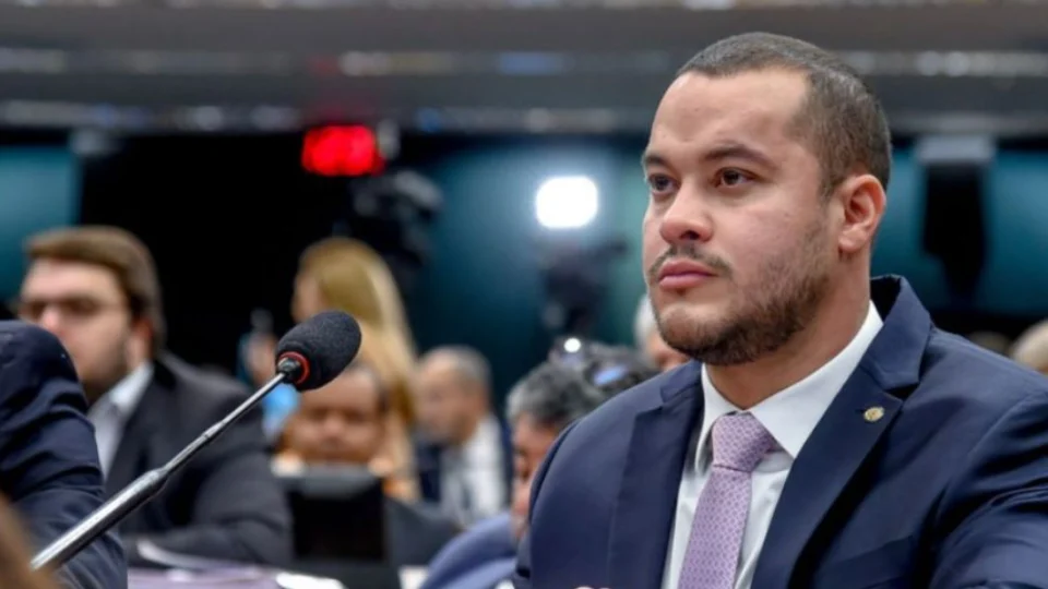 Deputado Adail Filho corre risco de perder o mandato