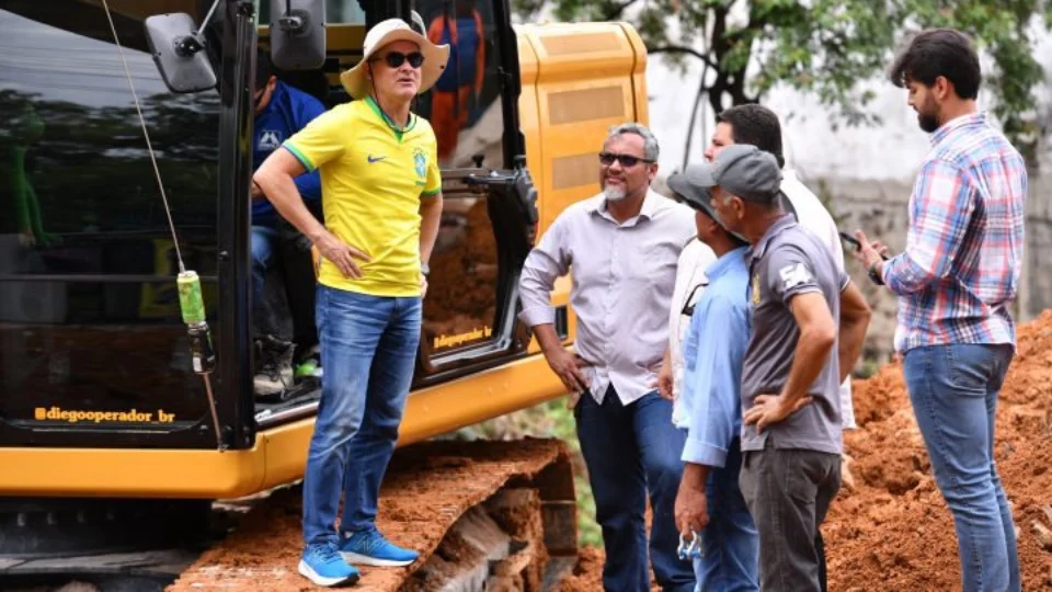 Prefeitura de Manaus vai gastar R$ 49,1 milhões com aluguel de máquinas
