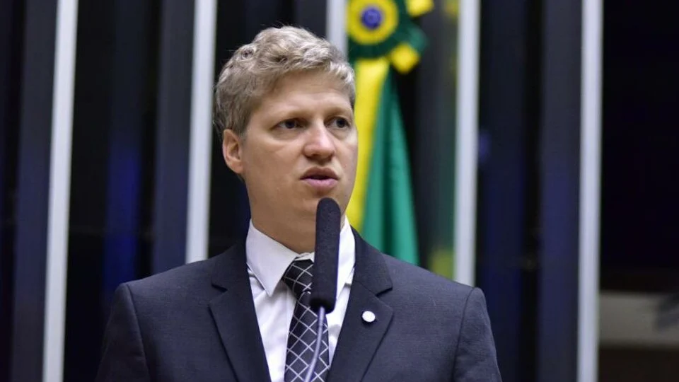 Oposição reage a excessos do STF e protocola CPI do Abuso de Autoridade na Câmara