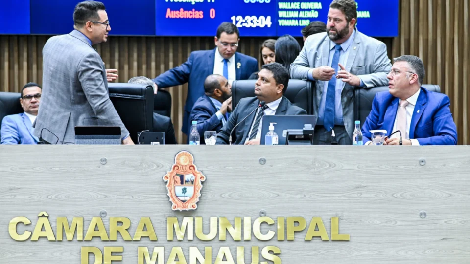 Vereador manda Câmara ‘tomar vergonha na cara’ e provoca bate-boca no plenário