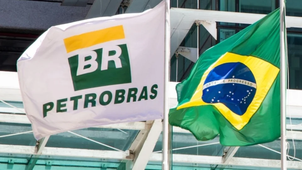 Economistas apontam consequências graves do preço de combustíveis acima da cotação internacional