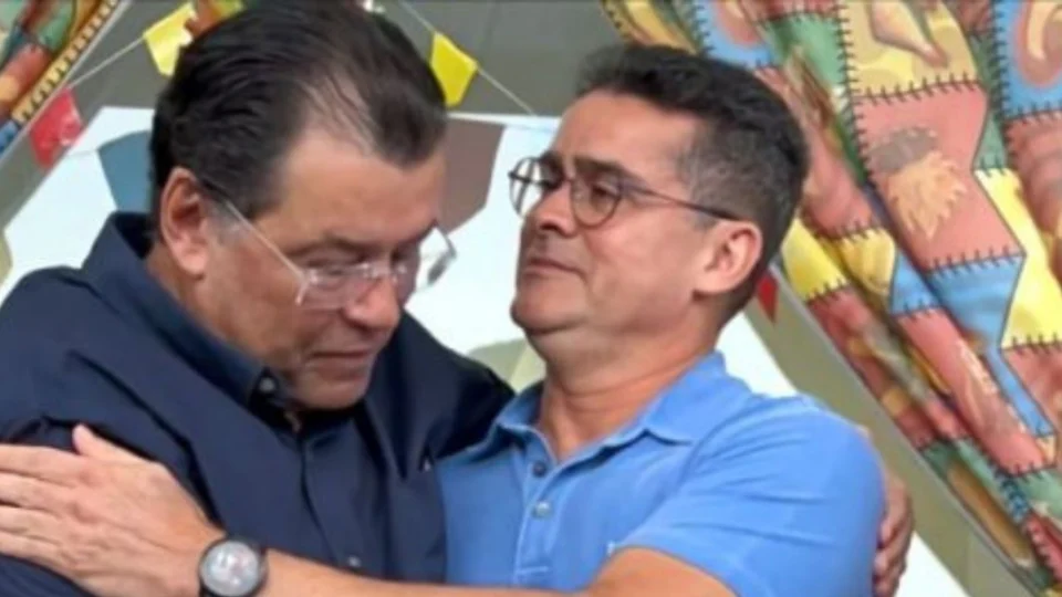 Eduardo Braga tenta absorver capital político de David Almeida em aliança, aponta analista