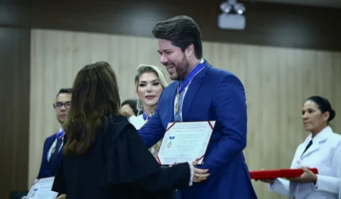 Conselheiro Fabian Barbosa é homenageado pelo TRE com Medalha do Mérito Eleitoral