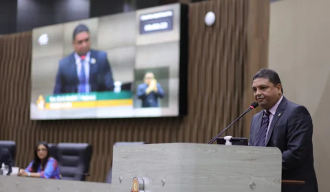 Caio André convoca secretário após bloqueio financeiro: ‘Crime contra Constituição de Manaus’