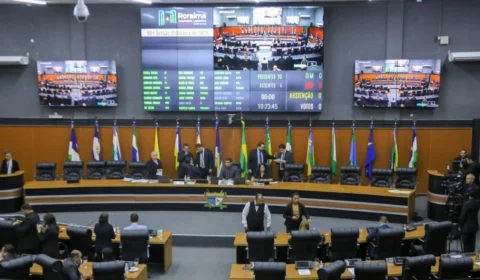 ALE-RR suspende sessões para maioria dos deputados participar de evento no Ceará