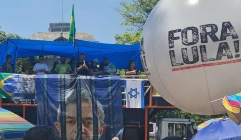 Manifestantes fazem “buzinaço” e pedem impeachment de Lula