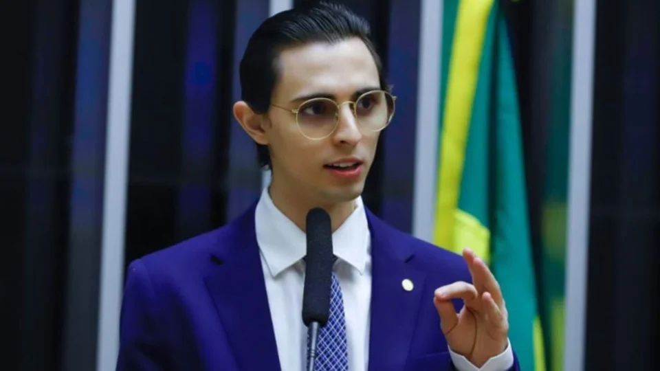 ‘Vitória do povo’, diz Amom sobre suspensão do pagamento do ‘Cotão’ da Câmara de Manaus