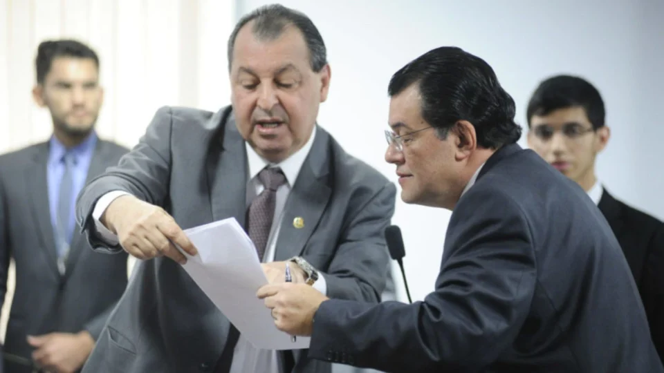 Omar e Braga contra a PEC que limita o STF? Senadores silenciam