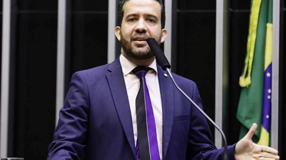 Em áudio, Janones defende ‘rachadinha’ para pagar despesas de campanha