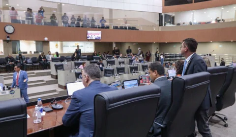 Juíza suspende aumento e pagamento do ‘Cotão’ dos vereadores de Manaus