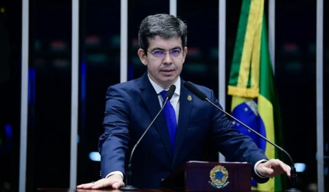 Randolfe propõe passagens grátis para ministros e magistrados entre Brasília e residências