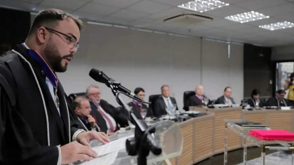 Favorito, Fabrício Marques é reconduzido ao cargo de juiz titular do TRE-AM