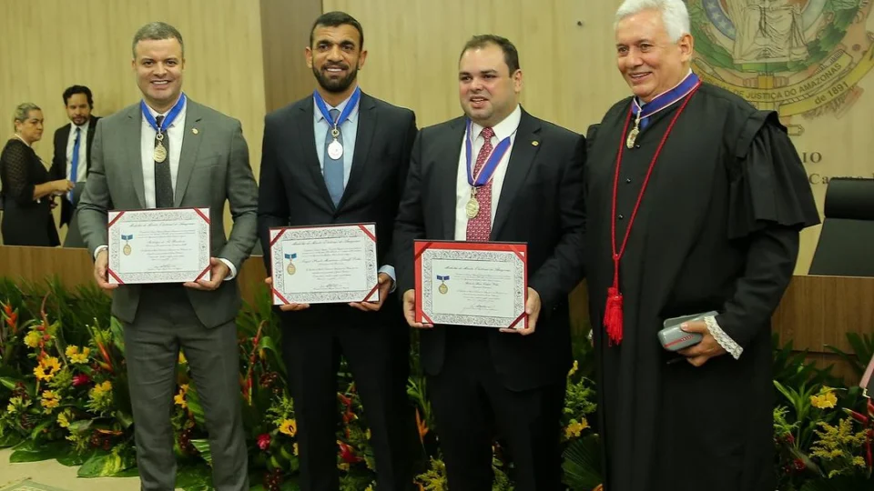 Roberto Cidade e Rodrigo de Sá são homenageados no TRE-AM