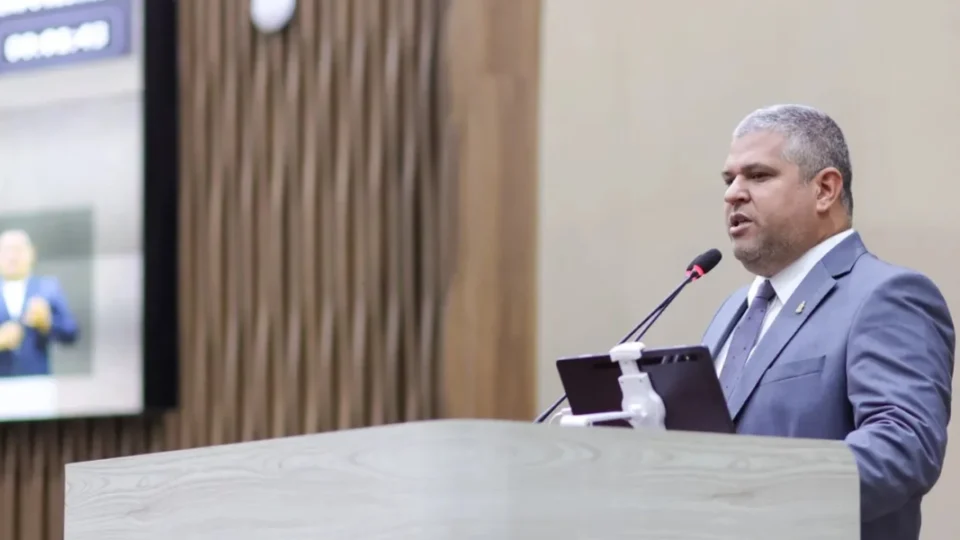 Em atraso, vereador Elan Alencar anuncia frente climática na CMM