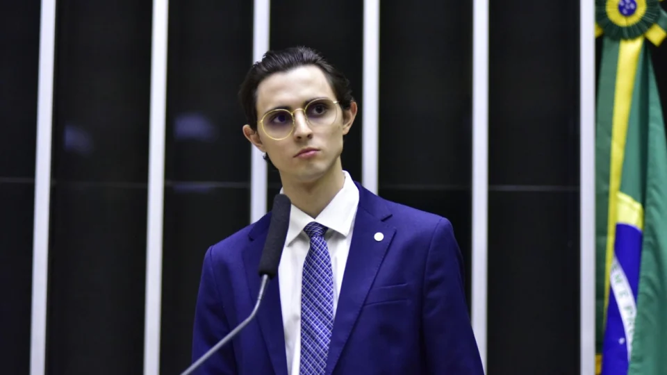 Amom propõe CPI para investigar relação de servidores do Ministério da Justiça e líderes de facção