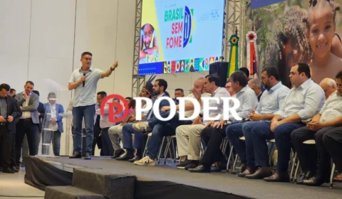 Prefeito, governador e presidente da Aleam se esquivam em evento com ministro
