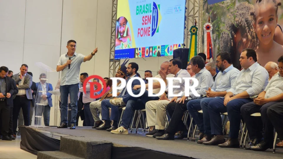 Prefeito, governador e presidente da Aleam se esquivam em evento com ministro