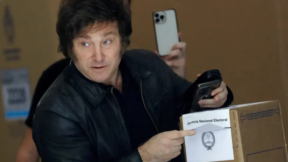 Javier Milei é eleito o novo presidente da Argentina