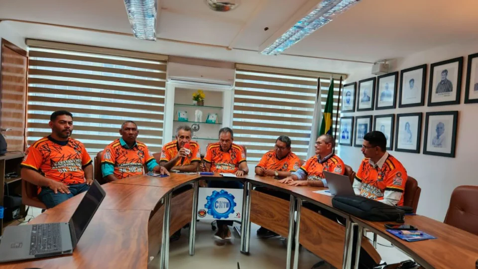 Caravana da BR-319 anuncia protesto na Esplanada e aguarda audiência com ministra Marina Silva