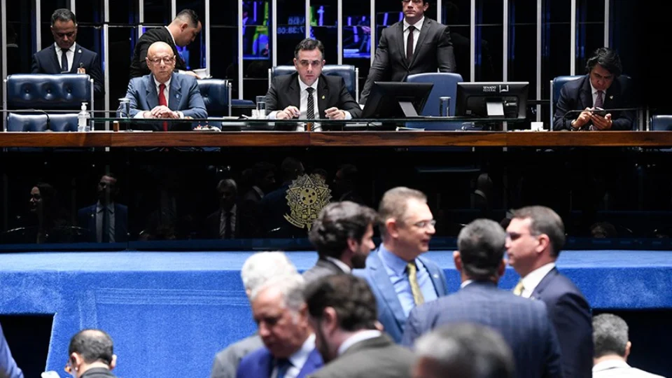 Senado aprova PEC que limita decisões individuais em tribunais