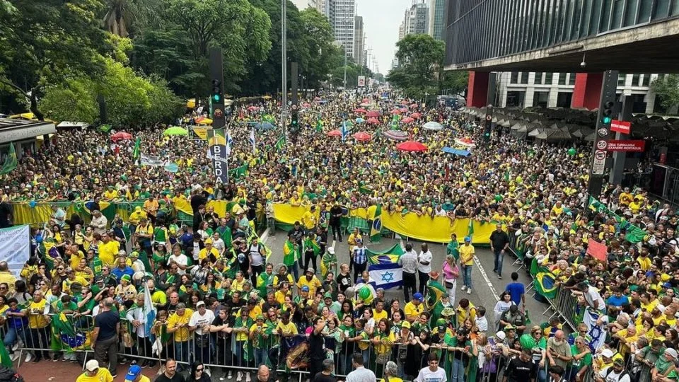 Grupos protestam na Av. Paulista após morte de preso ‘patriota’ na Papuda