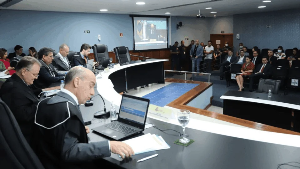 Conselheiros preteridos na mesa diretora são designados para Câmaras no TCE-AM