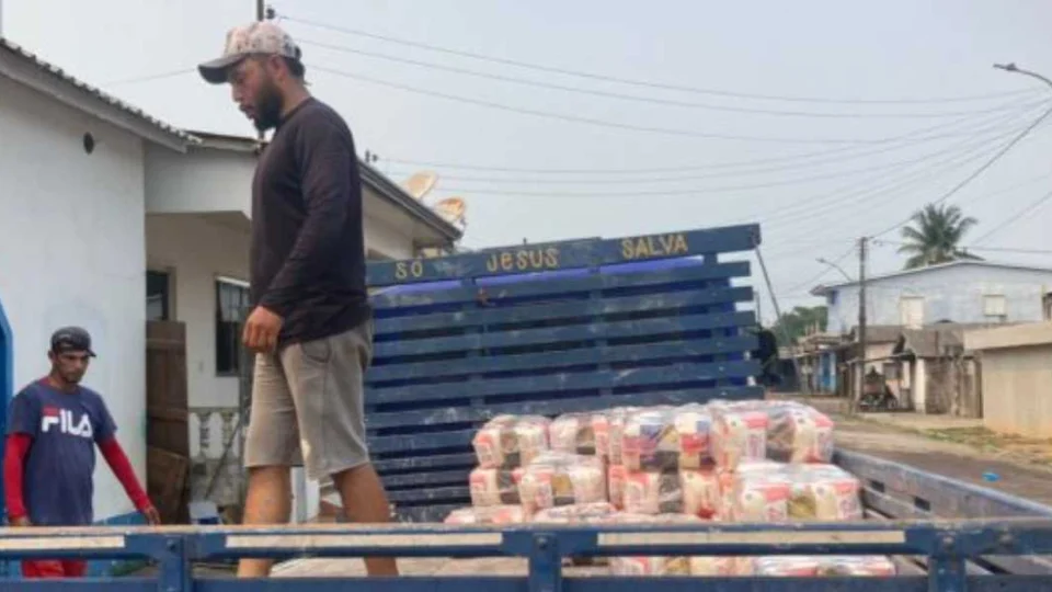 Em emergência, Borba vai gastar R$1 milhão em cestas básicas e água mineral