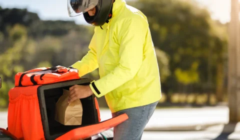 Em Manaus, nova lei exige que entregas de delivery sejam feitas na portaria de condomínios