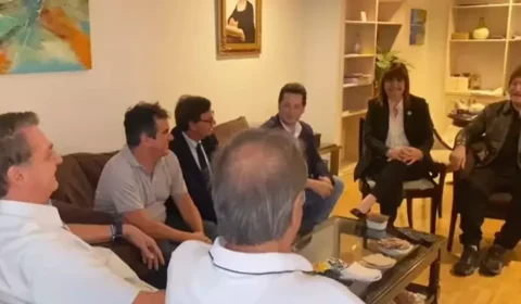 Bolsonaro chega a Buenos Aires e já se reúne com Milei