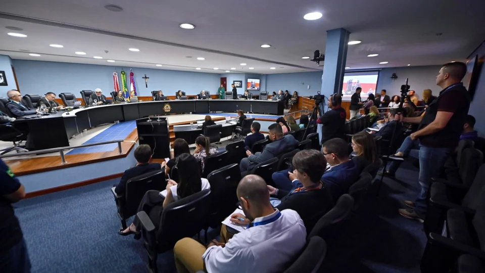 Contas da PC-AM e da prefeitura de Rio Preto da Eva são julgadas na penúltima sessão do TCE em 2023