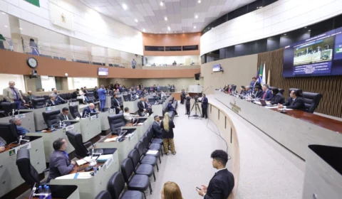 Vereadores barram troca de área verde do município por casarão de familiares de Pauderney