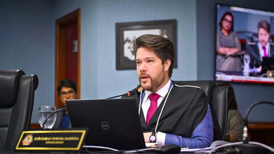 Novo vice-presidente do TCE-AM, Luis Fabian suspende licitação da Prefeitura de Manaus