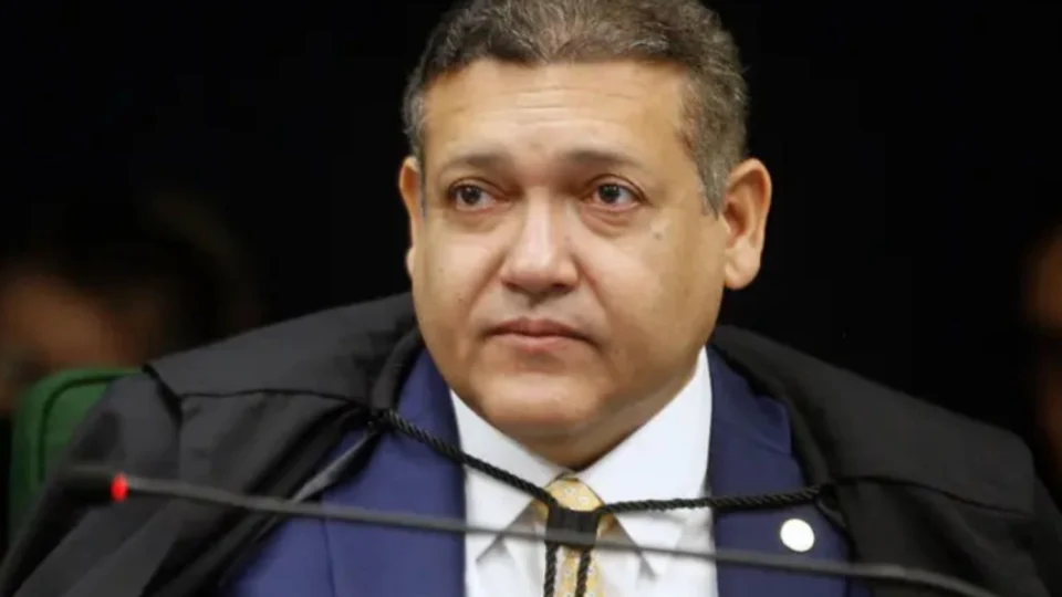 Nunes Marques pede mais tempo e adia decisão sobre políticos em estatais no STF