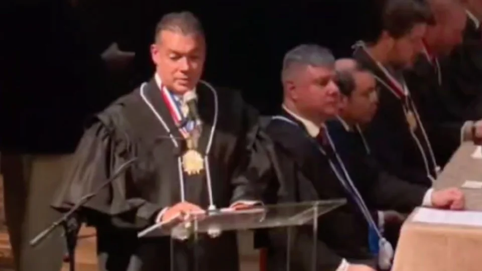 Sem mencionar agressão, novo corregedor do TCE-AM Josué Neto elogia postura de Yara Lins